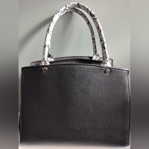 Brand New- Black Vegan Leather Handbag with Bow- DREAM CONTROL New York - Picture 5 of 6